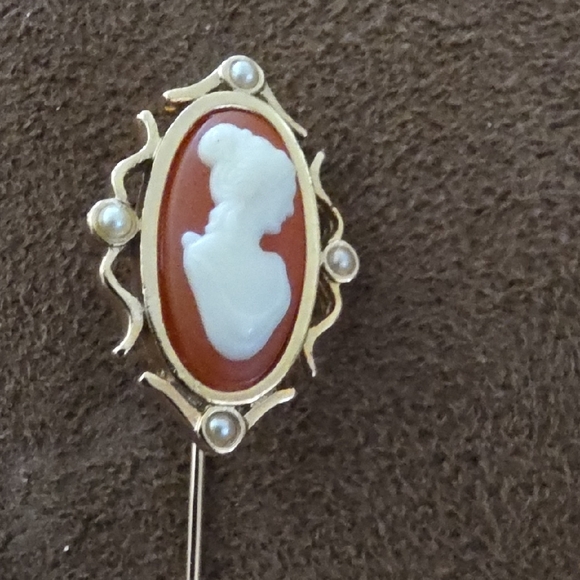 Avon Gold and Red Cameo Brooch - Picture 3 of 5